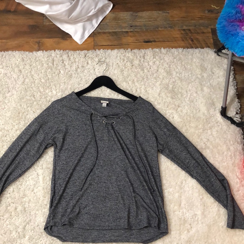 Gray long sleeve shirt